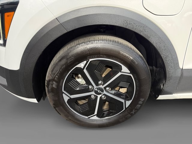 Used 2025 Snow White Pearl Kia EX image 9