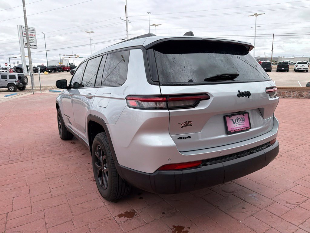 Used 2025 Silver Jeep Altitude X image 5