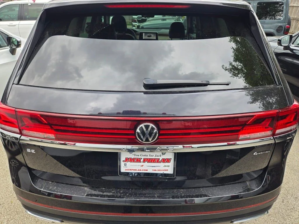 Used 2025 Gray Volkswagen 2.0T SE w/Technology image 29