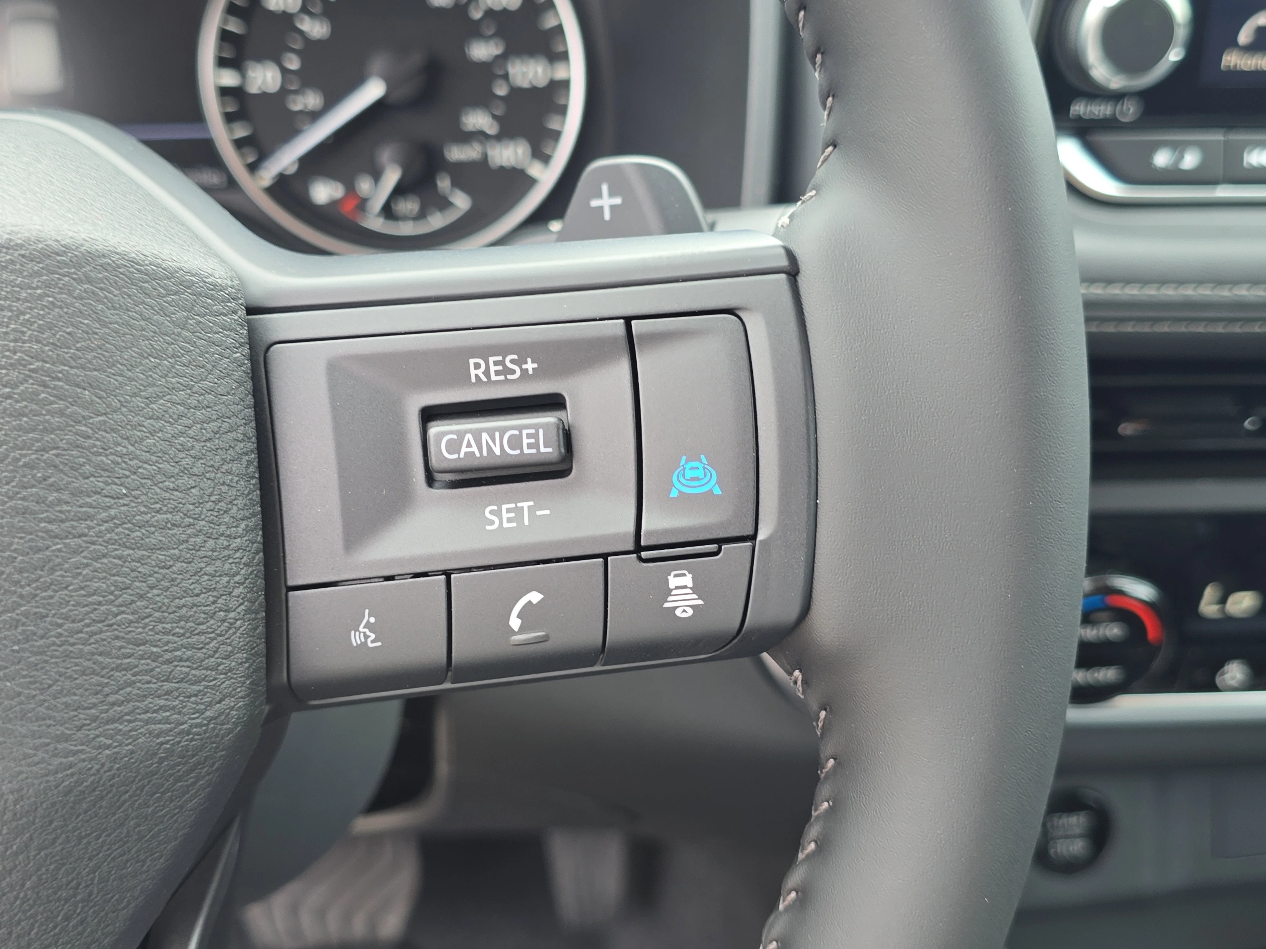 New 2026 Everest White Pearl TriCoat Nissan Dark Armor™ image 32