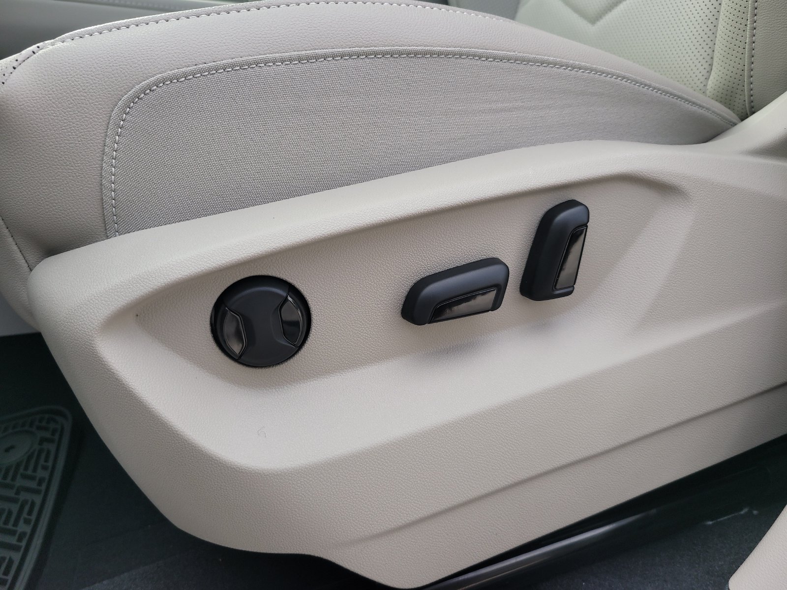 2026 Volkswagen Atlas SE w/Tech - Photo 20