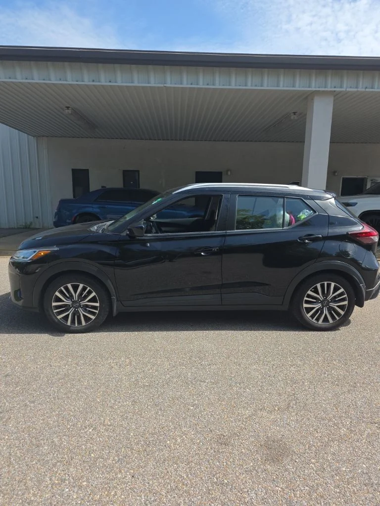 Used 2023 Black Nissan SV image 2