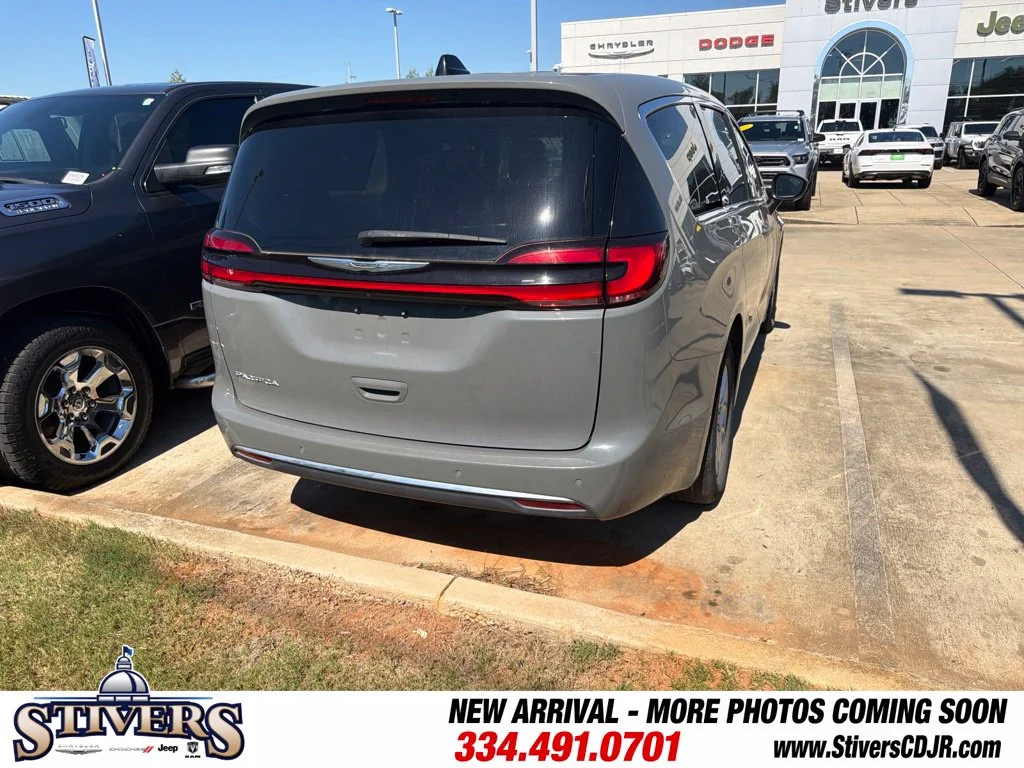 Used 2023 White Chrysler Touring L image 10