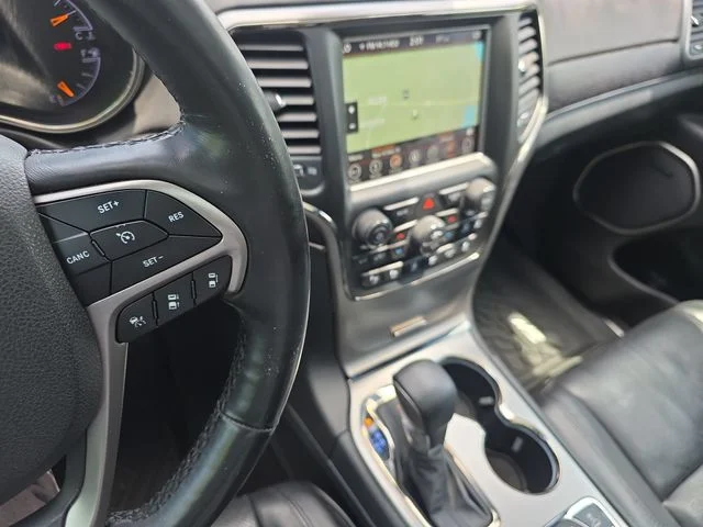 Used 2018 Silver Jeep Overland image 25