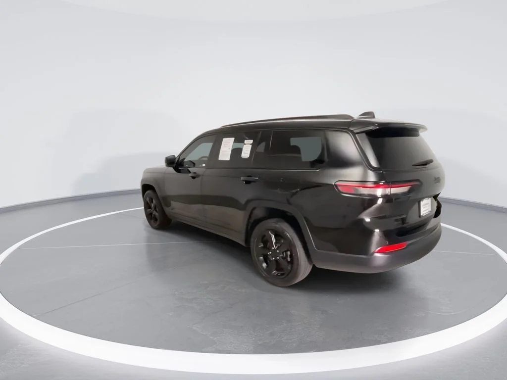 Used 2025 Black Jeep Altitude X image 6
