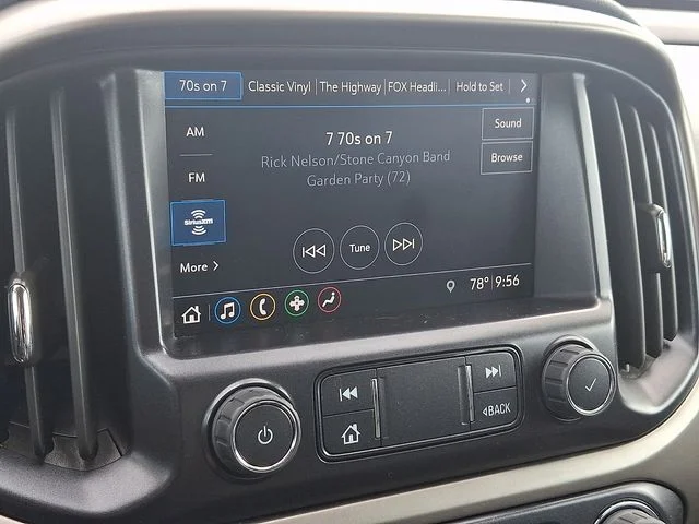 Used 2022 Blue Chevrolet Z71 image 16