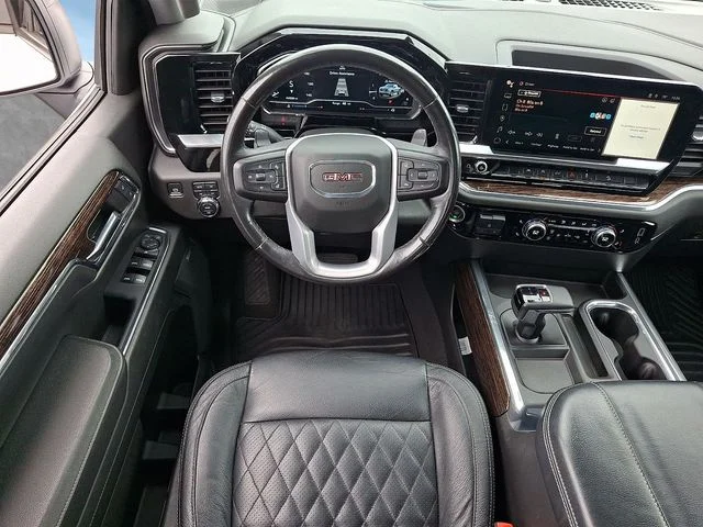 Used 2023 White GMC Elevation image 11