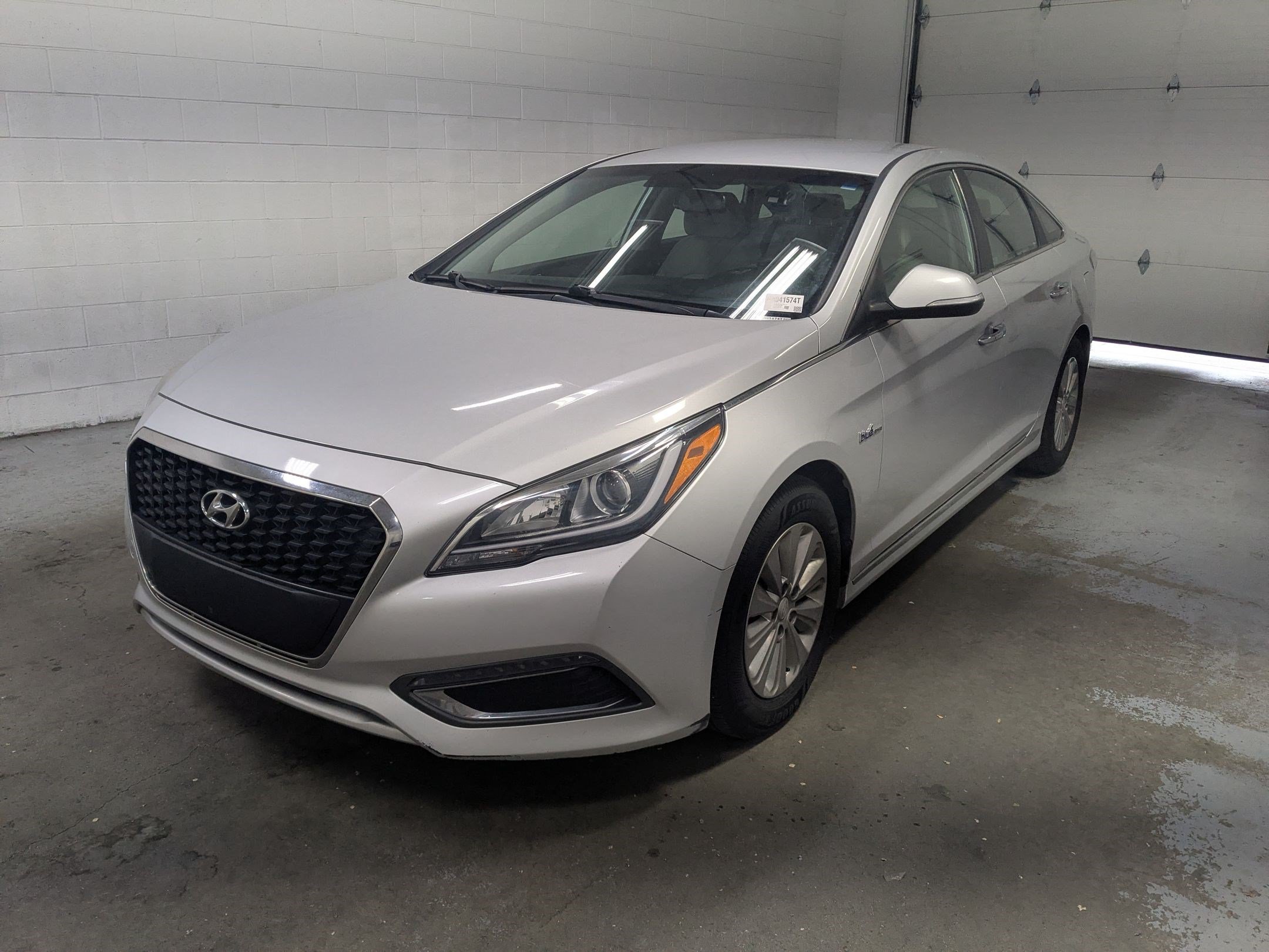 Used 2016 Starlight Silver Hyundai SE image 9