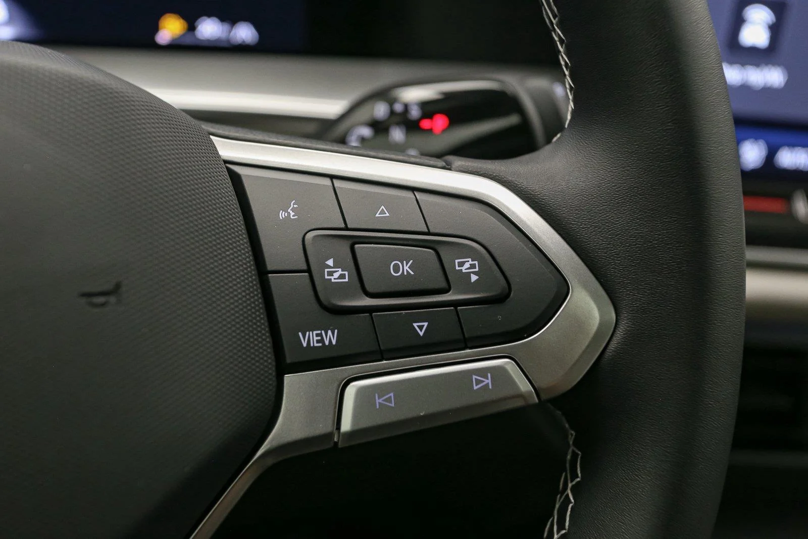 New 2026 Deep Black Pearl Volkswagen SE image 24