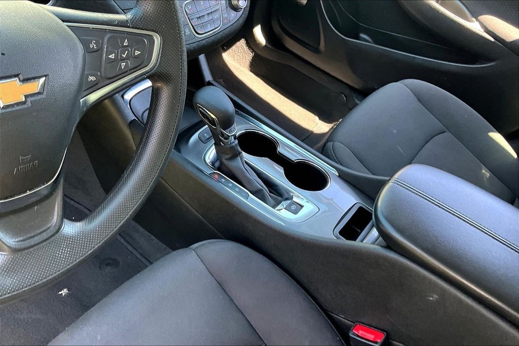 Used 2025 Summit White Chevrolet LT image 16