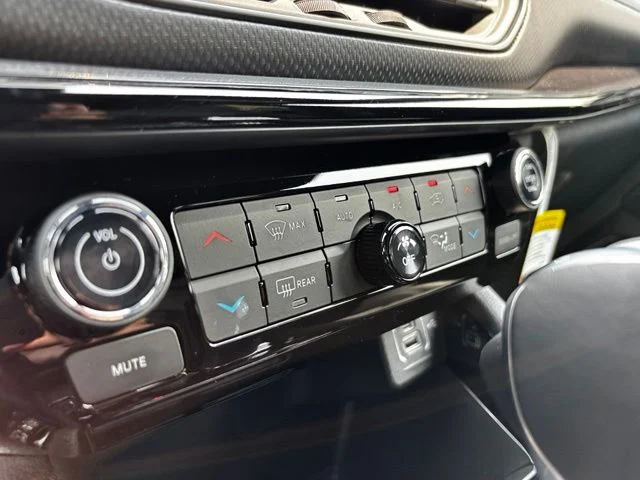 New 2026 Black Jeep Latitude image 15