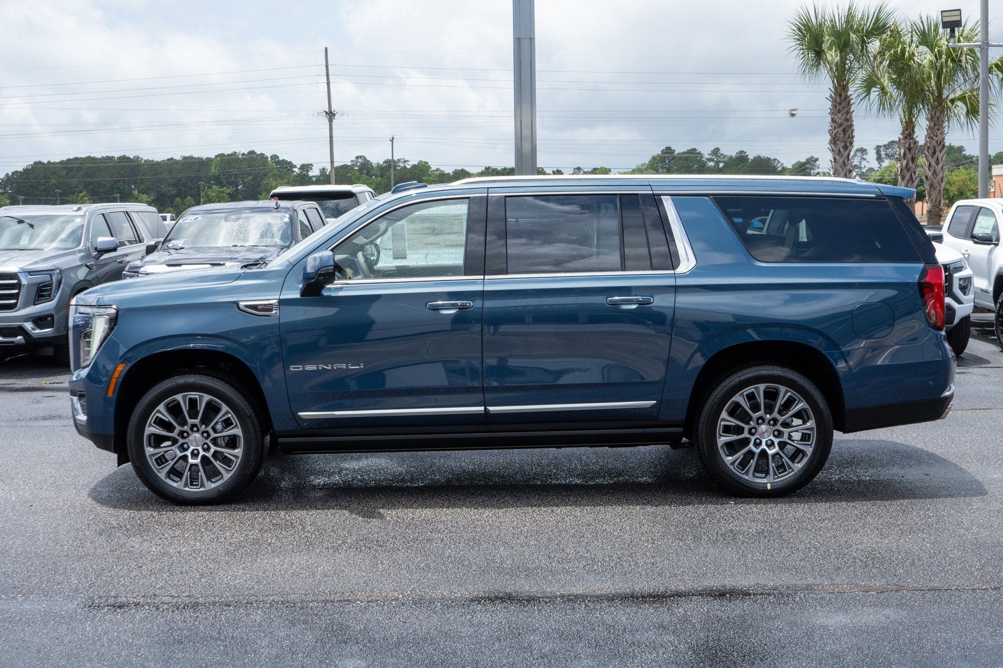 2026 GMC Yukon XL Denali - Photo 6
