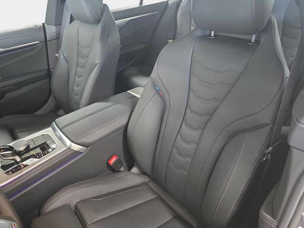 2026 BMW 8 Series 840i - Photo 9
