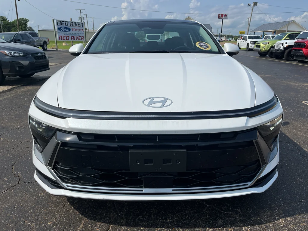 Used 2025 Serenity White Hyundai SEL Convenience image 2