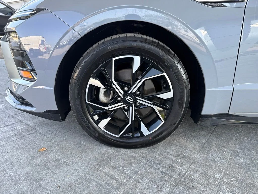 Used 2025 Blue Hyundai SEL image 18