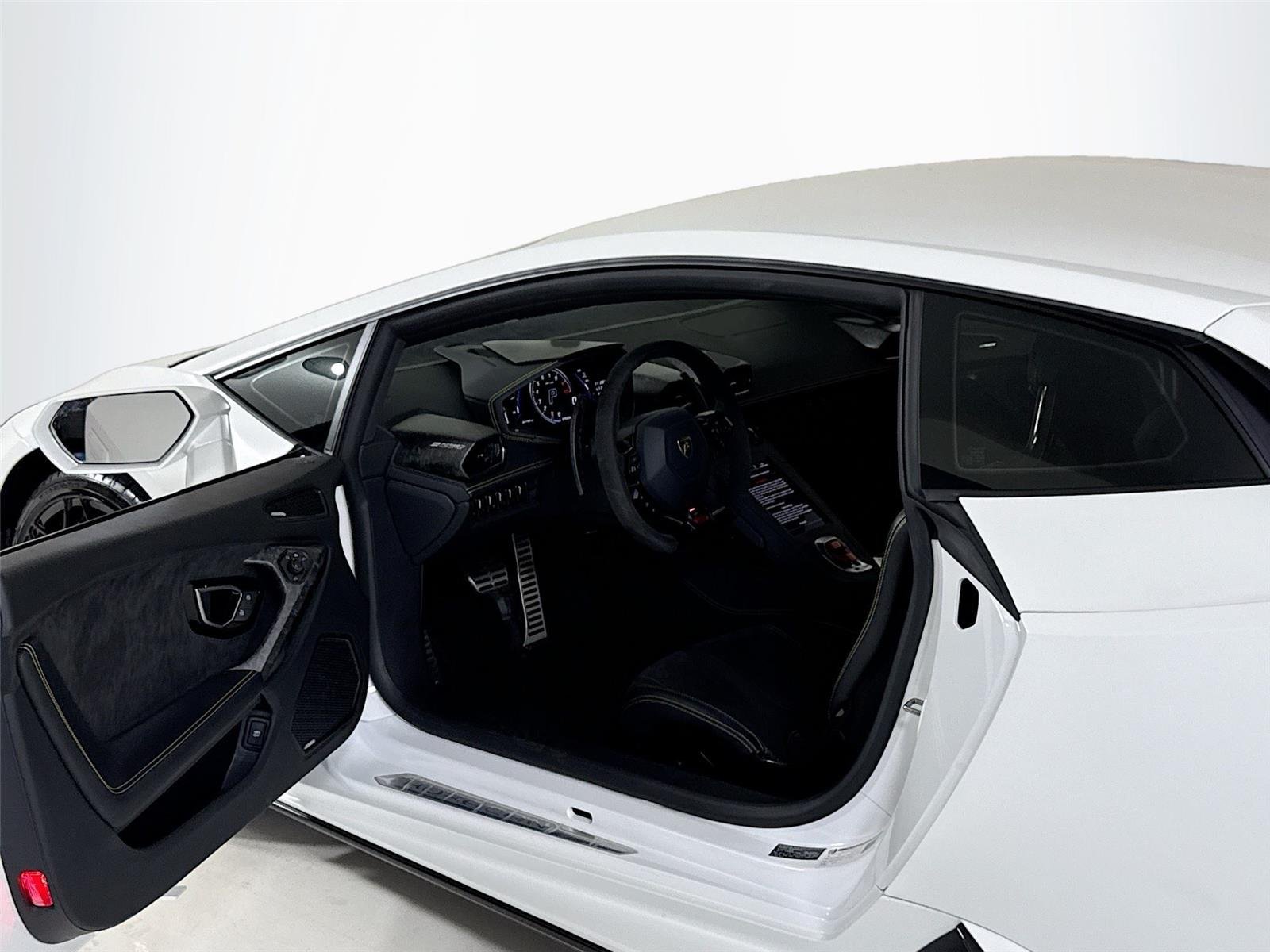 Used 2022 Bianco Canopus Lamborghini  image 12