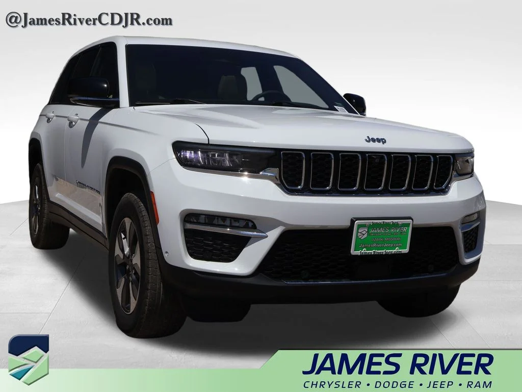 Used 2022 White Jeep 4xe image 6