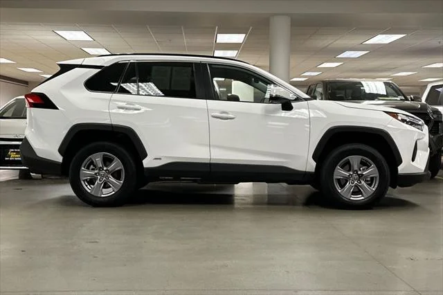 Certified Used 2025 ICE CAP Toyota  image 3