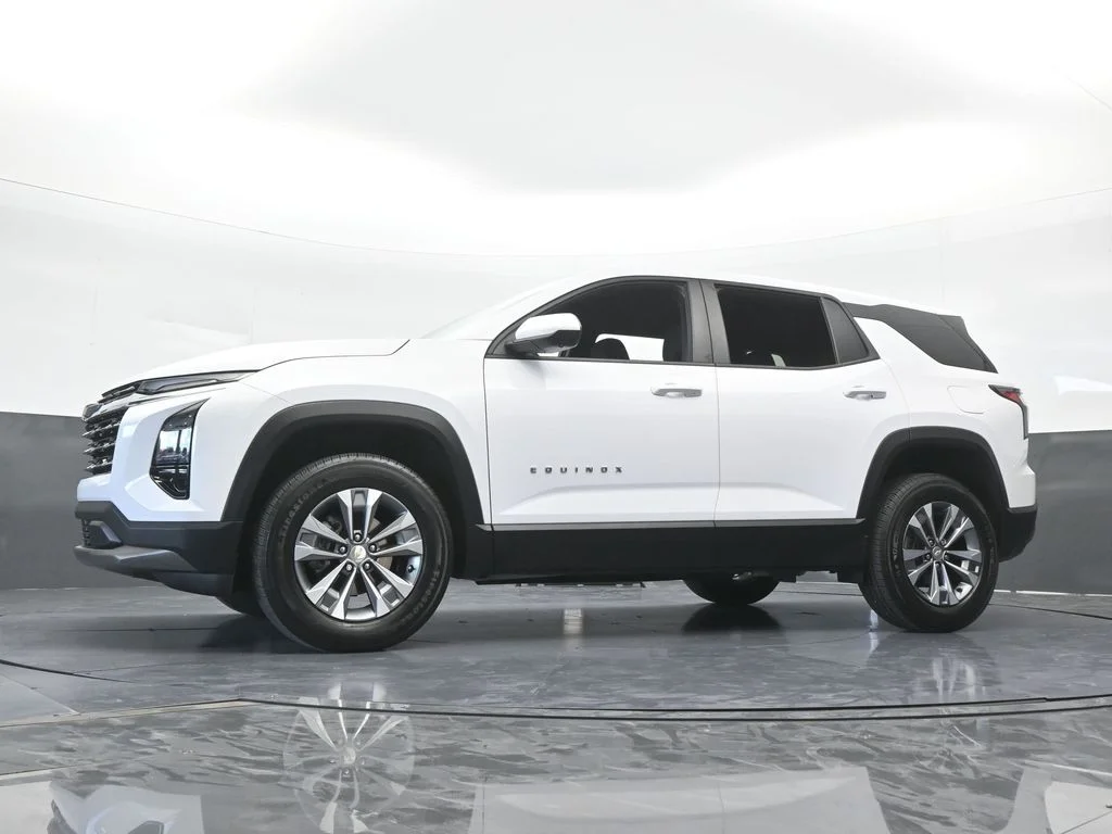 Used 2025 Summit White Chevrolet LT image 60