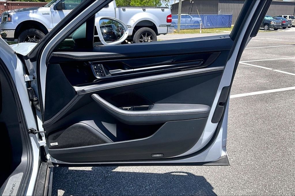 Used 2025  Porsche 4 image 29