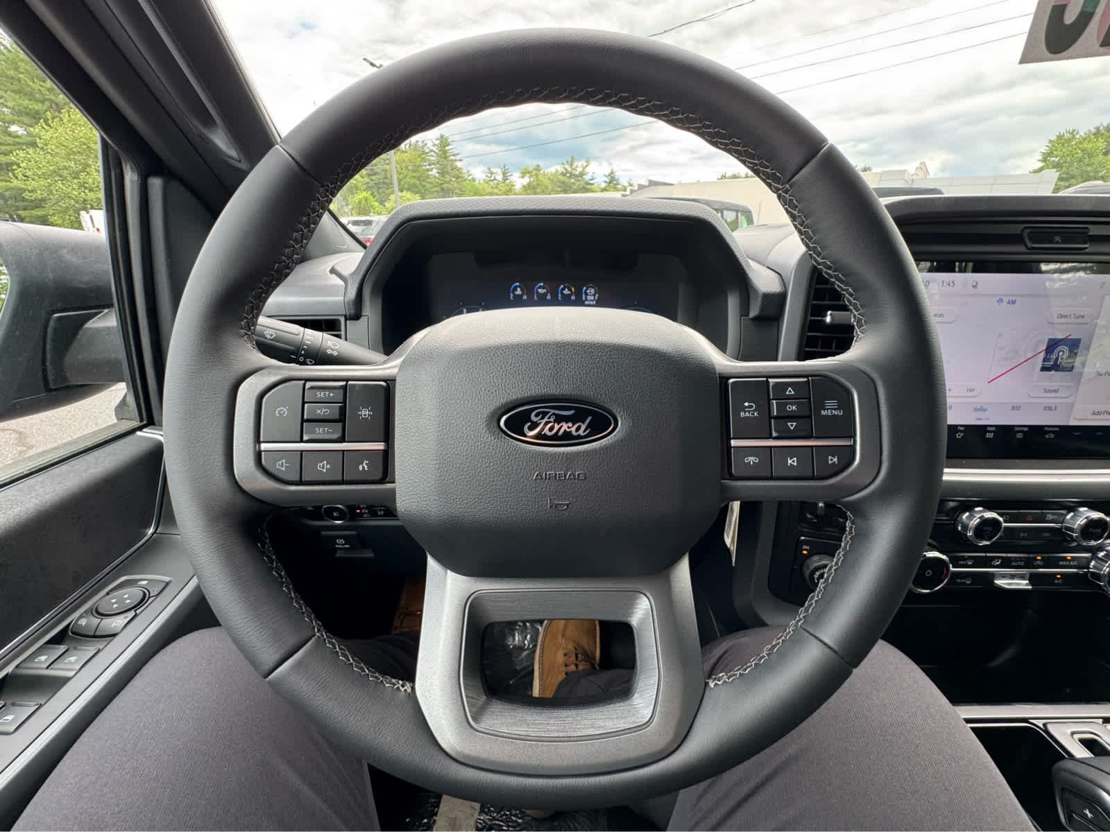 New 2026 Carbonized Gray Metallic Ford XLT image 17