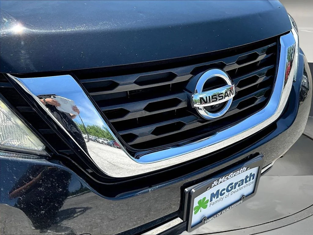 Used 2020 Black Nissan Platinum image 37