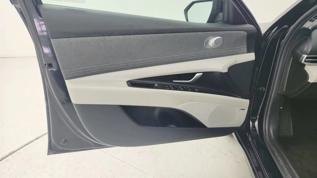 2024 Hyundai Elantra Limited - Photo 25
