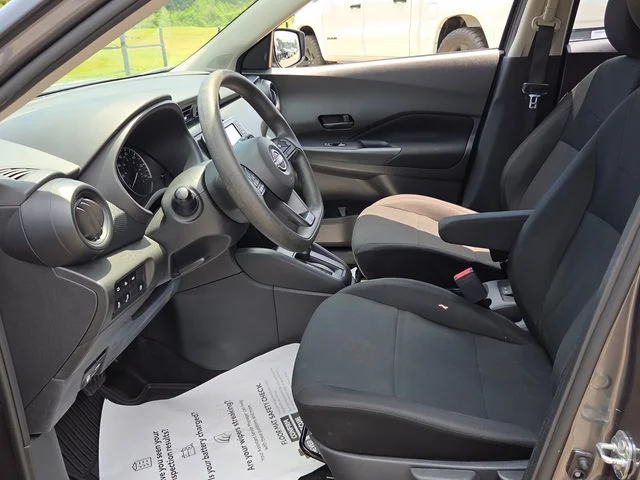 Used 2025 Gray Nissan S image 5