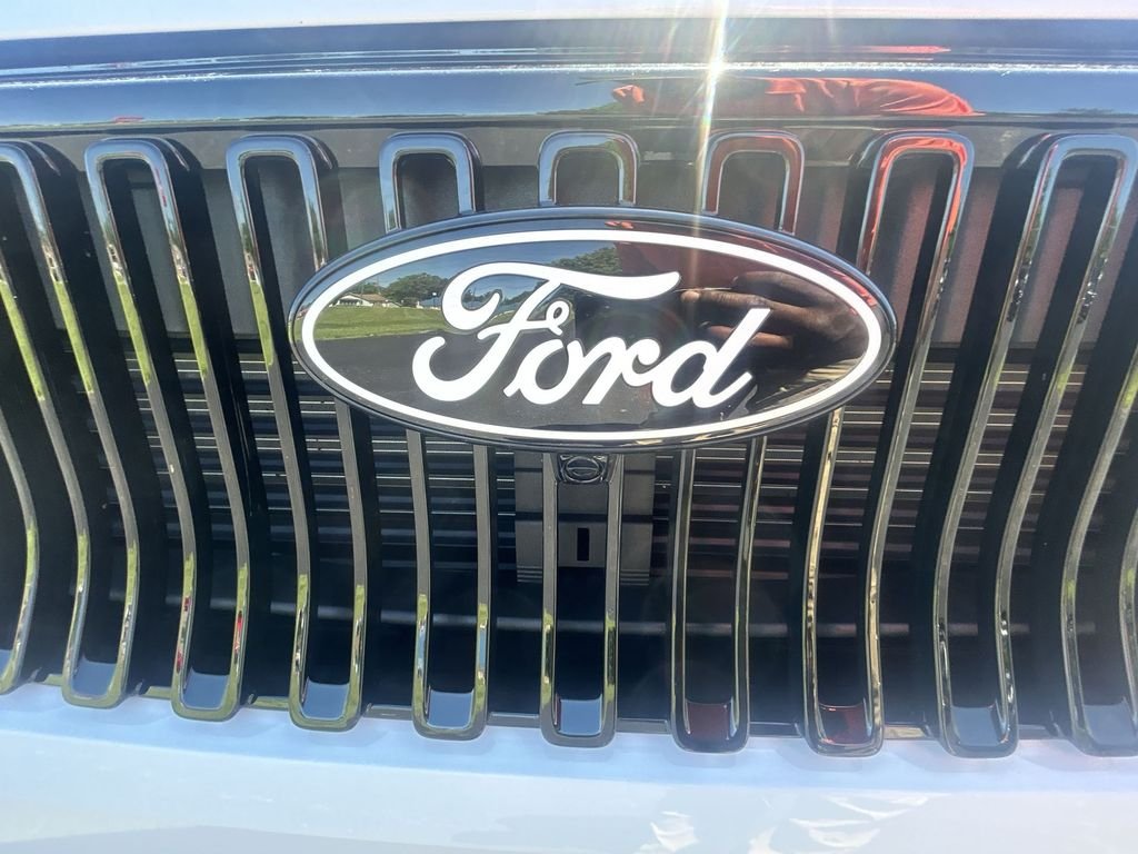 Used 2025 White Ford Lobo Standard image 33