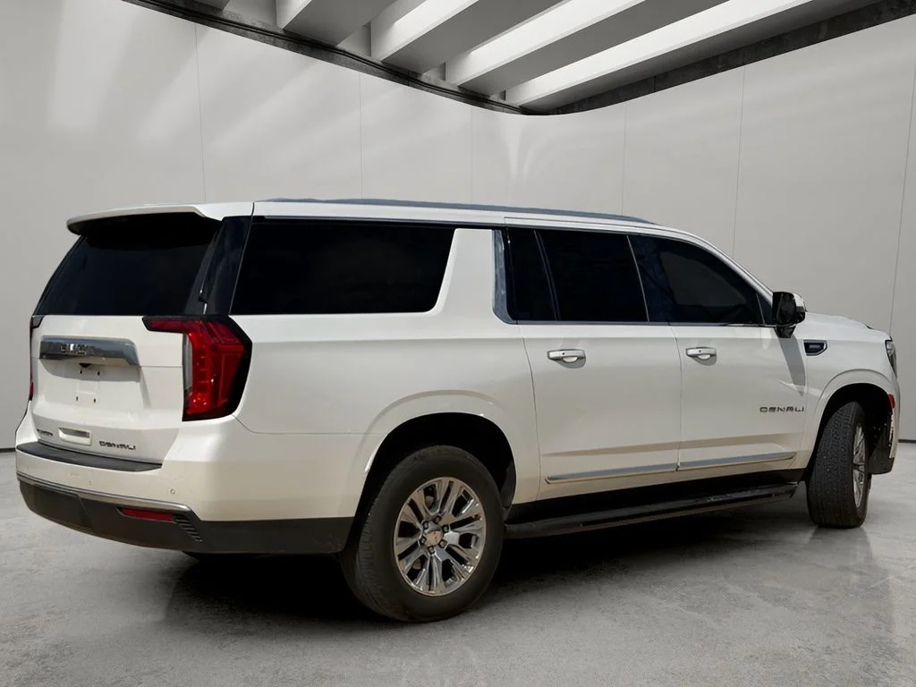 Used 2021 White Frost Tricoat GMC Denali image 6