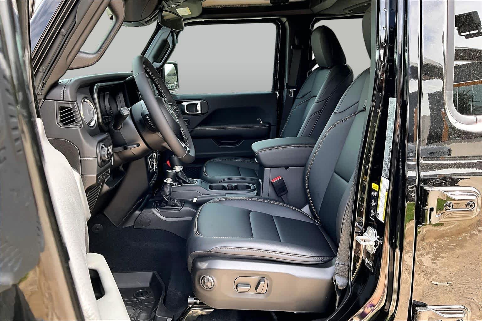 New 2026 Black Clear-Coat Exterior Paint Jeep Sahara image 10