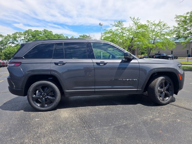 New 2026 Baltic Gray Metallic Clear-Coat Exterior Paint Jeep Limited image 23