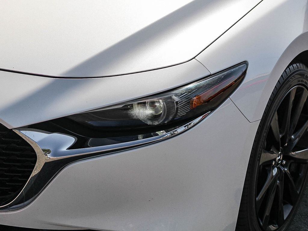Used 2020 Snowflake White Pearl Mazda Premium image 4