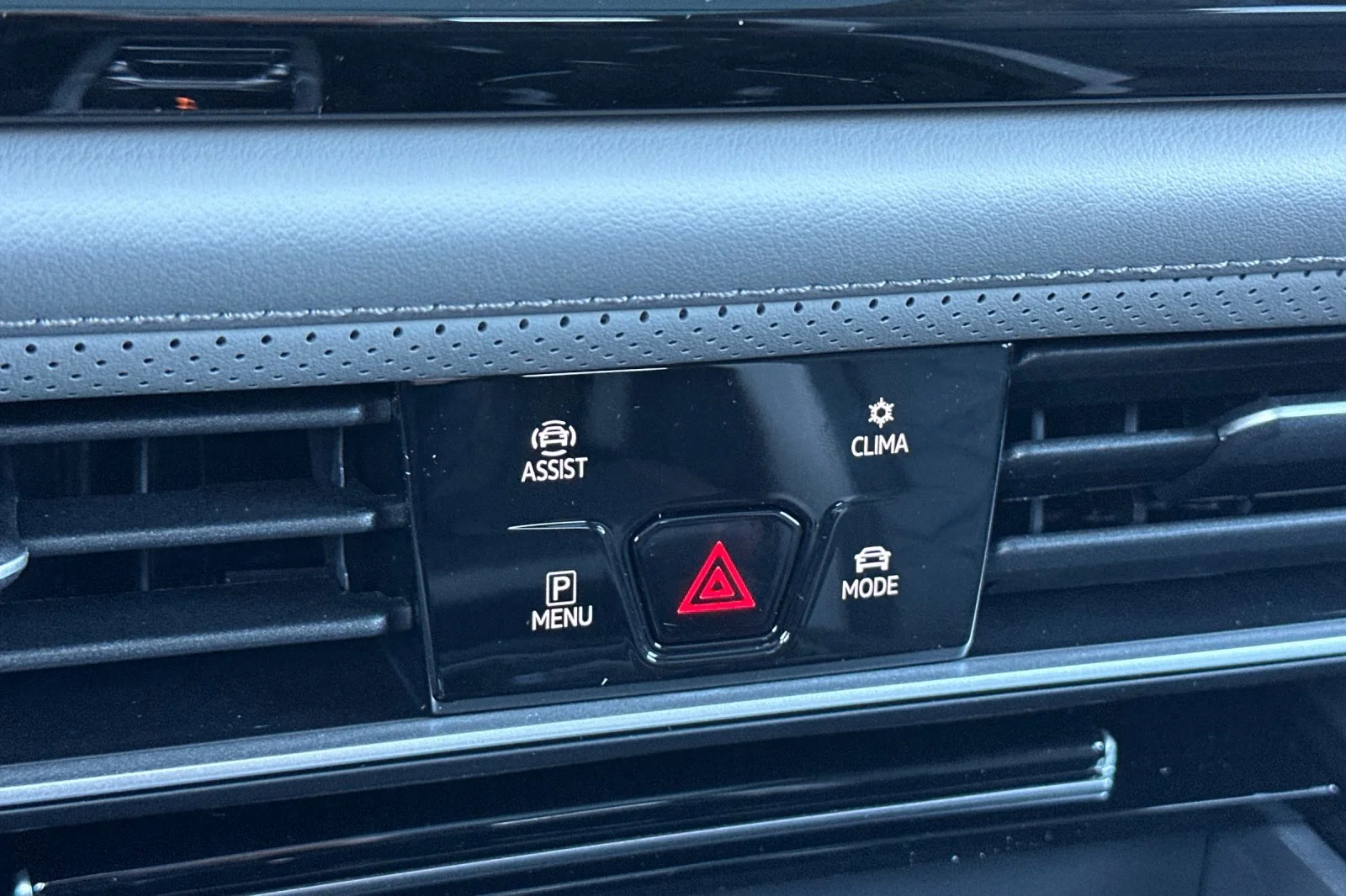 New 2026 Opal White Pearl Volkswagen 2.0T Peak Edition image 21