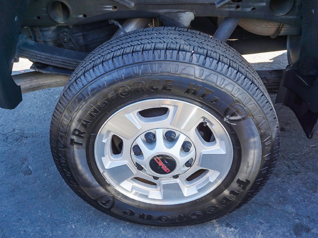 Used 2017 White GMC SLE image 8
