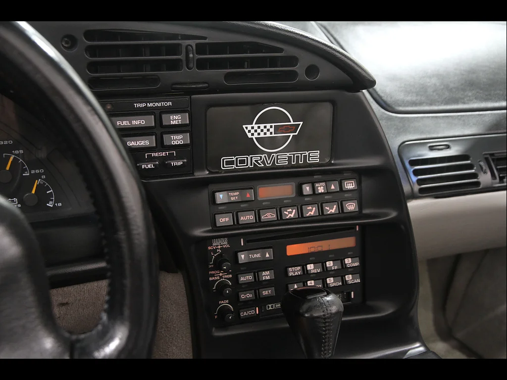 Used 1996  Chevrolet Base image 10