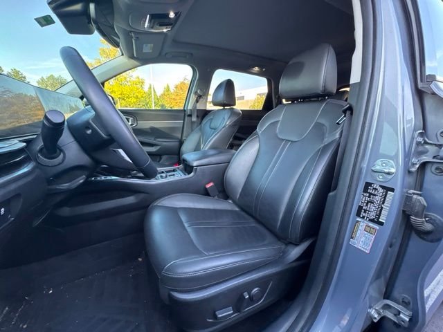 Used 2024 Silver Kia S image 9