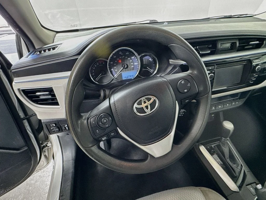 Used 2015 Silver Toyota LE image 11