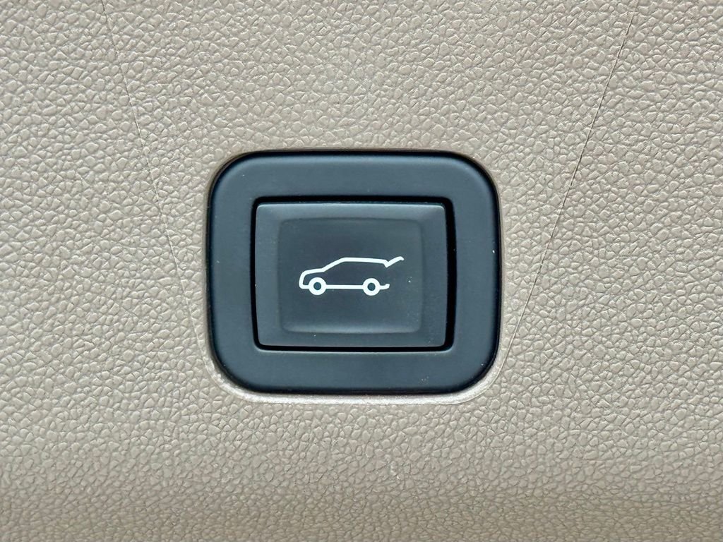 Used 2024 White GMC Denali image 42