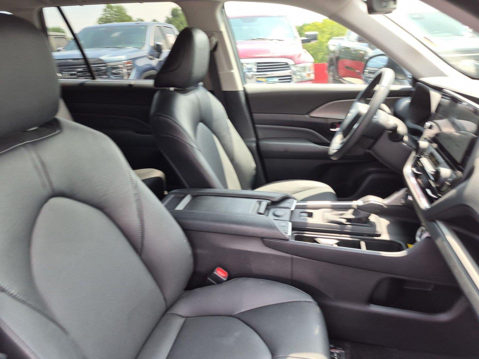 Used 2026 Storm Cloud Toyota Hybrid XLE image 38