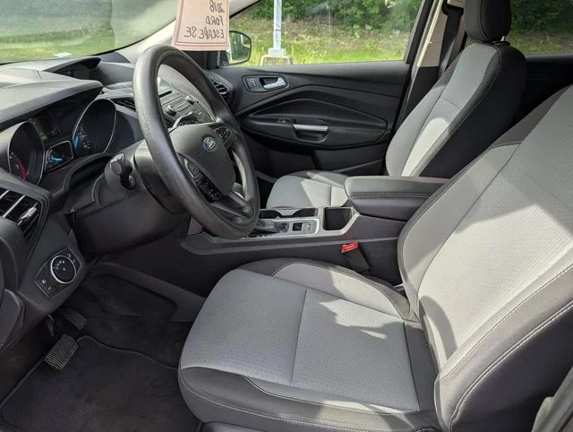 Used 2018 Lightning Blue Metallic Ford SE image 12