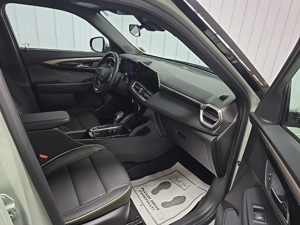 Used 2025 Green Chevrolet ACTIV image 15