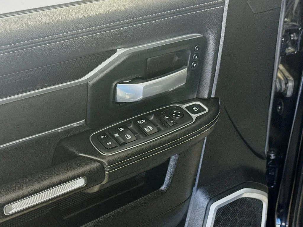 Used 2019 Diamond Black Crystal Pearlcoat Ram Laramie image 22