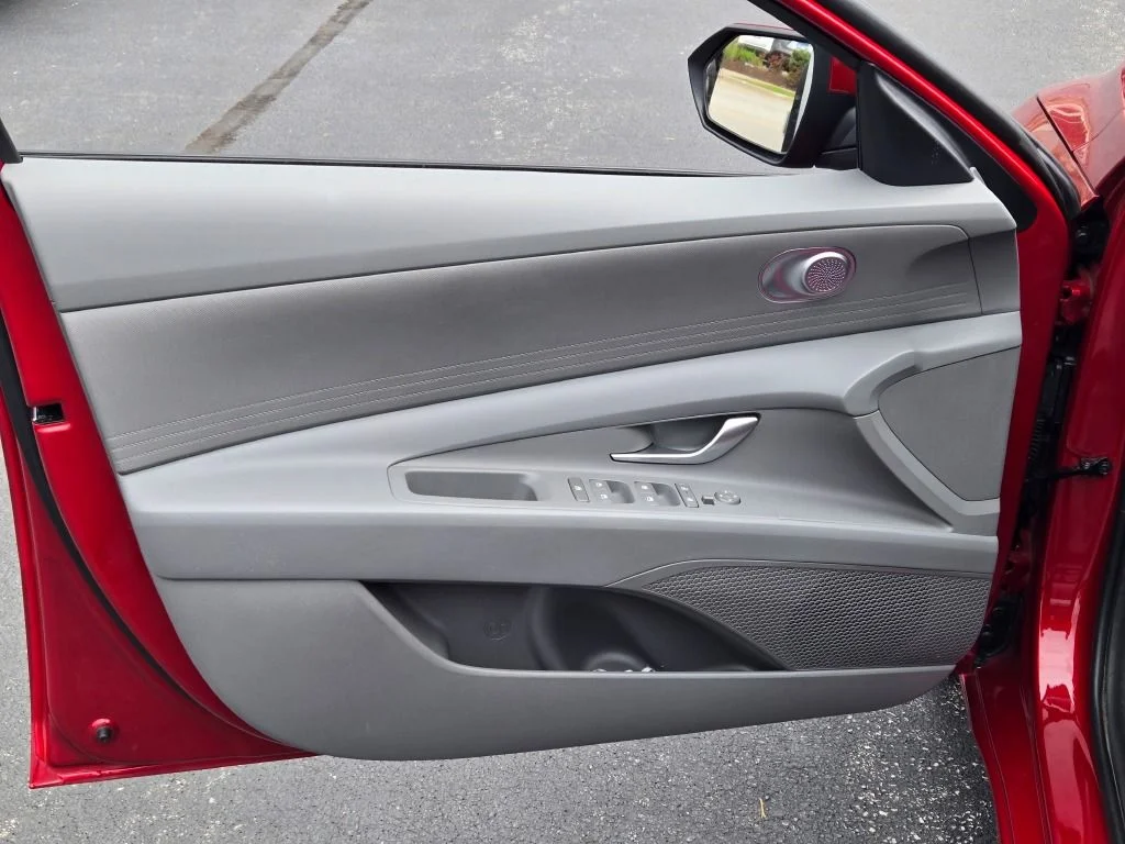 Used 2025 Red Hyundai SE image 17