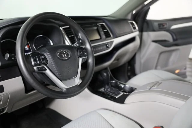 Used 2019 Gray Toyota LE image 12