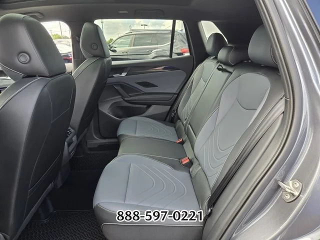 Certified Used 2025 Platinum Gray Metallic Volkswagen 2.0T SE R-LINE BLACK image 13