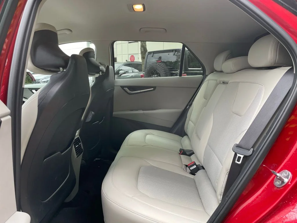 Used 2023 Runway Red Kia Wind image 21