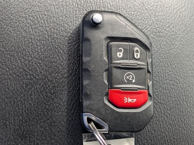 Used 2020 White Jeep Unlimited Sahara image 29