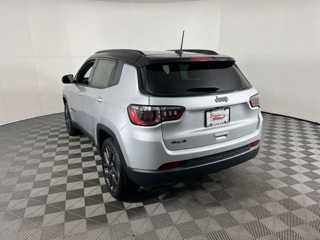 New 2026 Silver Zynith Metallic Clearcoat Jeep Limited image 3