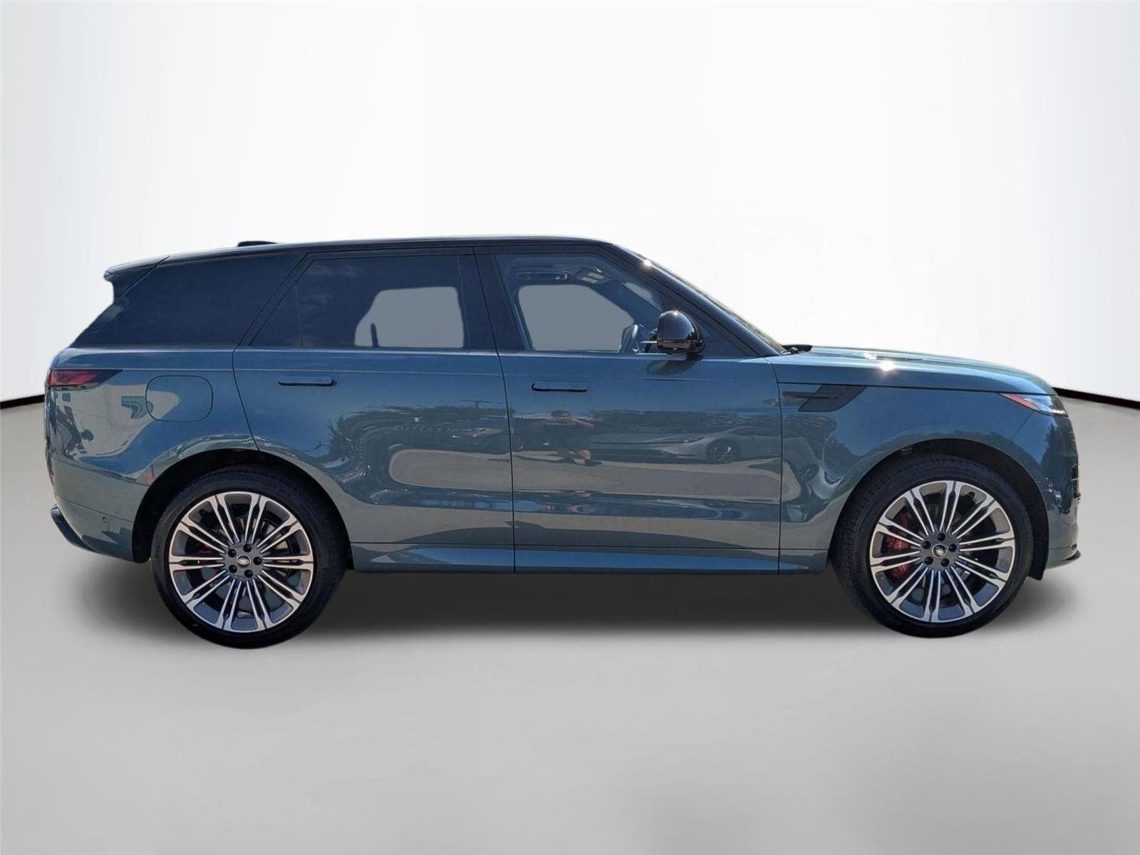 Used 2025 Giola Green Metallic Land Rover Dynamic SE image 4